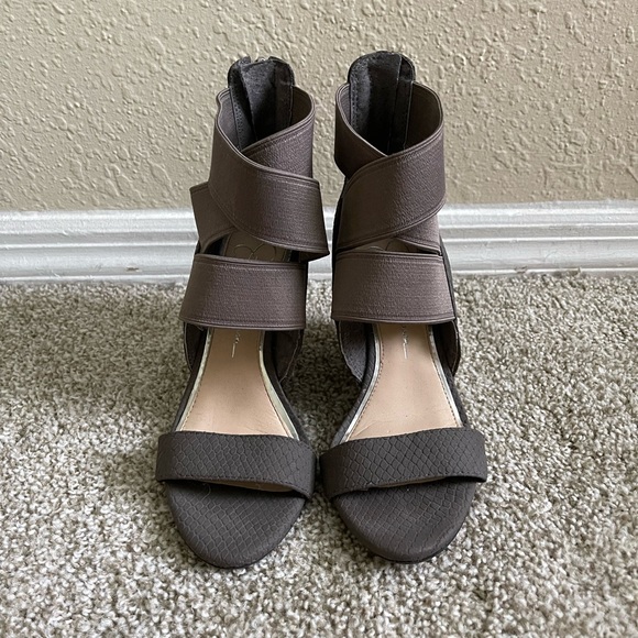 Jessica Simpson Women’s Wedge Heels size 5 grey/taupe - Picture 3 of 4